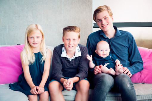 Familieshoot in eigen tuin